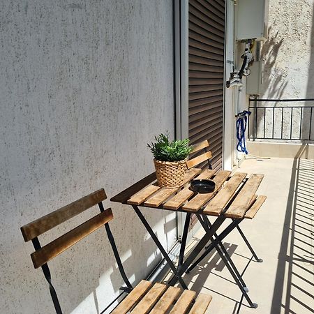 Apartment In The Heart Of The City 3 Larissa Luaran gambar