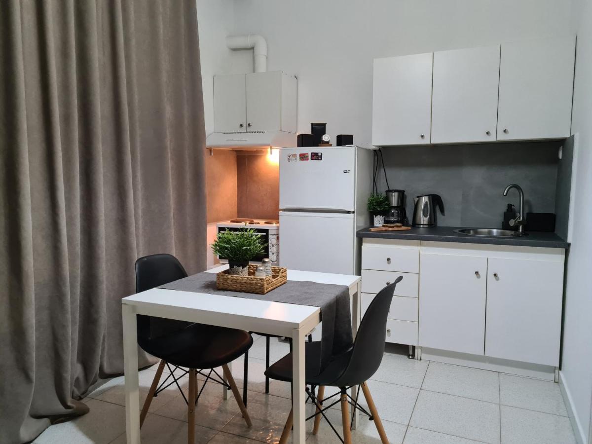Apartment In The Heart Of The City 3 Larissa Luaran gambar