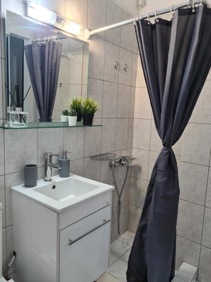 Apartment In The Heart Of The City 3 Larissa Luaran gambar